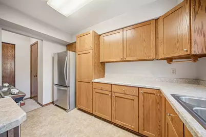 10234 Berkshire Road, Bloomington, MN 55437 - Photo 8