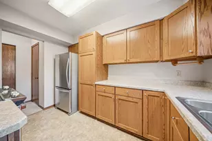 10234 Berkshire Rd, Bloomington, MN 55437 - Photo 8