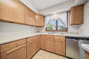 10234 Berkshire Rd, Bloomington, MN 55437 - Photo 6