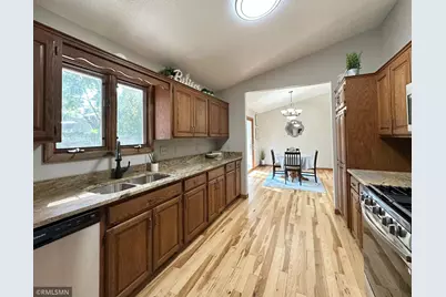 11900 Highland View Circle, Burnsville, MN 55337 - Photo 8