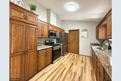 11900 Highland View Circle, Burnsville, MN 55337 - Photo 10