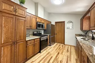 11900 Highland View Cir, Burnsville, MN 55337 - Photo 10