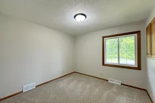 11900 Highland View Cir, Burnsville, MN 55337 - Photo 18