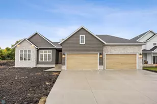 5541 31st St S, Fargo, ND 58104 - Photo 2