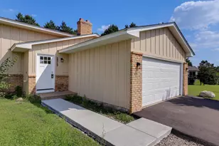 2515 Royals Dr, Hopkins, MN 55305 - Photo 8