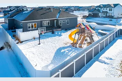 3609 Crimson Loop S, Fargo, ND 58104 - Photo 2
