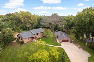 576 Burr Oak Ln, Hudson, WI 54016 - Photo 1