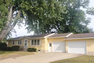 731 3rd Ave NE, Sleepy Eye, MN 56085 - Photo 1