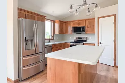 4658 9th Street NE, Saint Cloud, MN 56304 - Photo 4