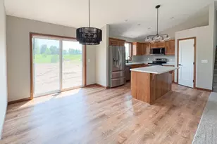 4658 9th St NE, Saint Cloud, MN 56304 - Photo 6