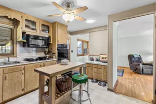 2869 Victoria St N, Roseville, MN 55113 - Photo 10