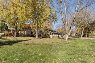2869 Victoria St N, Roseville, MN 55113 - Photo 24