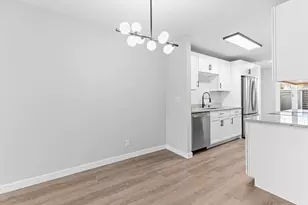 570 Woodhill Dr, Roseville, MN 55113 - Photo 28