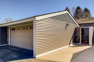 570 Woodhill Dr, Roseville, MN 55113 - Photo 4