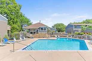 570 Woodhill Dr, Roseville, MN 55113 - Photo 2