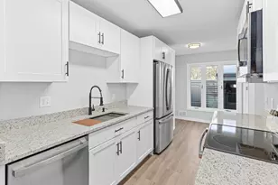 570 Woodhill Dr, Roseville, MN 55113 - Photo 14