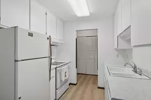 4360 Brookside Ct, Edina, MN 55436 - Photo 8