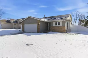 2517 Crestmount Ln, Burnsville, MN 55306 - Photo 2