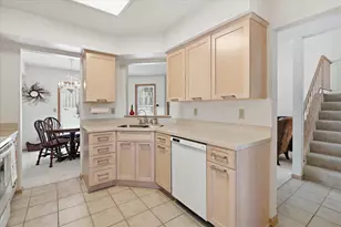 1676 Rose Hill Cir, Saint Paul, MN 55108 - Photo 16