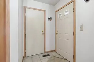 1676 Rose Hill Cir, Saint Paul, MN 55108 - Photo 4