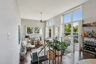 215 7th St NE, Minneapolis, MN 55413 - Photo 1