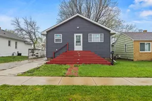 905 W Main St, Marshall, MN 56258 - Photo 2