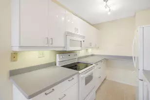 66 9th St E, Saint Paul, MN 55101 - Photo 6