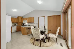 6750 40th St N, Oakdale, MN 55128 - Photo 10