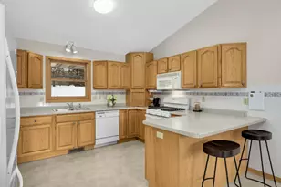 6750 40th St N, Oakdale, MN 55128 - Photo 12