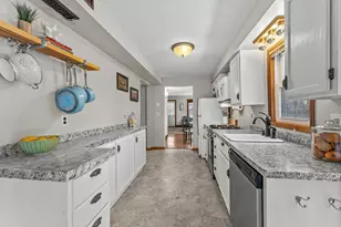 895 Clarence St, Saint Paul, MN 55106 - Photo 14