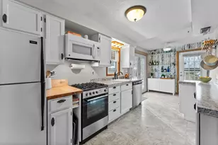 895 Clarence St, Saint Paul, MN 55106 - Photo 10