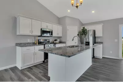 4735 5th Street NE, Saint Cloud, MN 56304 - Photo 2