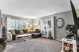 514 Shadyside Cir, Hopkins, MN 55343 - Photo 2