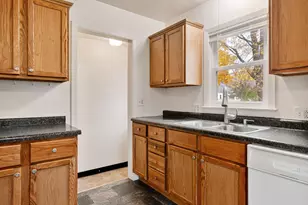 1605 6th St SE, Austin, MN 55912 - Photo 6