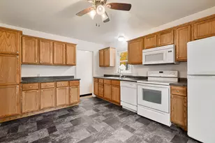 1605 6th St SE, Austin, MN 55912 - Photo 4