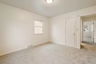 1605 6th St SE, Austin, MN 55912 - Photo 12