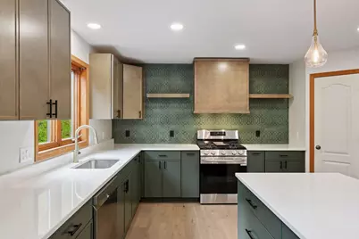 639 Carver Bluffs Parkway, Carver, MN 55315 - Photo 8