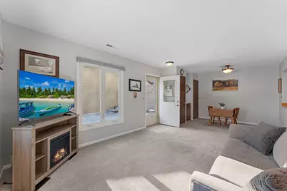 4677 Stavern Point, Eagan, MN 55122 - Photo 2