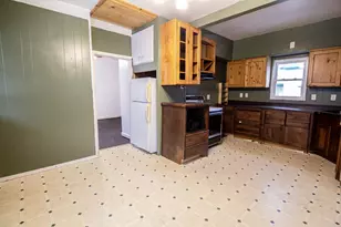 303 5th St NW, Austin, MN 55912 - Photo 8