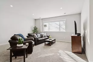 5213 Woodhill Rd, Minnetonka, MN 55345 - Photo 50