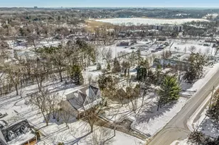 5213 Woodhill Rd, Minnetonka, MN 55345 - Photo 4