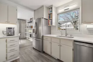 5228 Silver Maple Cir, Hopkins, MN 55343 - Photo 8