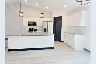 705 Council Court, Ellendale, MN 56026 - Photo 4