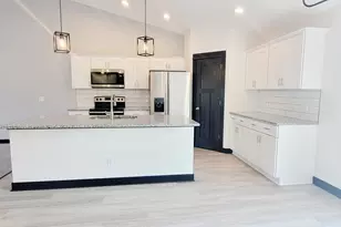 705 Council Ct, Ellendale, MN 56026 - Photo 4