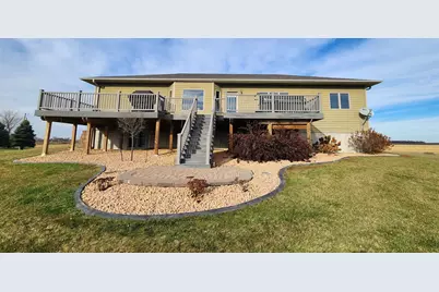 804 9th Street NE, Pipestone, MN 56164 - Photo 2