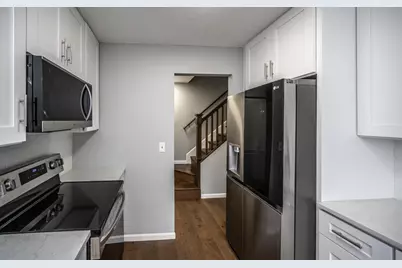2321 Pond Avenue E, Maplewood, MN 55119 - Photo 6