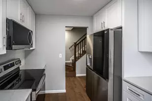 2321 Pond Ave E, Maplewood, MN 55119 - Photo 6