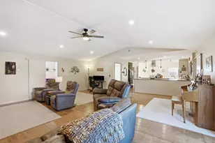 38630 Woodview Ln, Le Center, MN 56057 - Photo 4