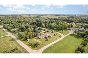 38630 Woodview Ln, Le Center, MN 56057 - Photo 2