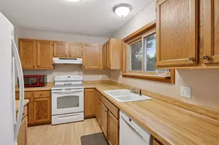 1603 Raindrop Dr, Eagan, MN 55121 - Photo 10